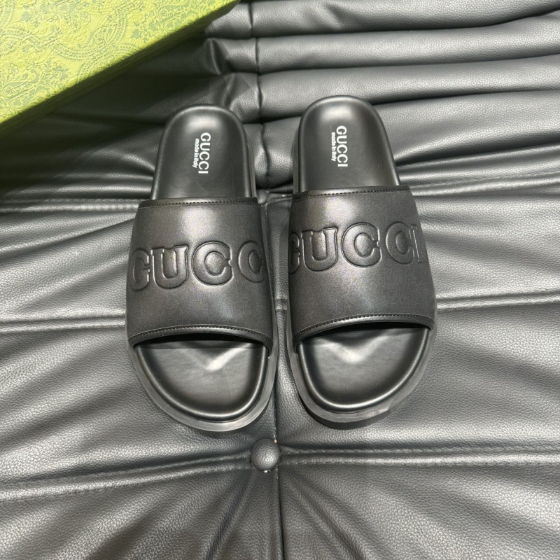 G*u*i slippers